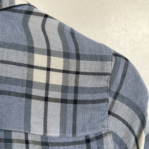 Light Blue Lightweight Flannel - Size L - Picture 6 of 9